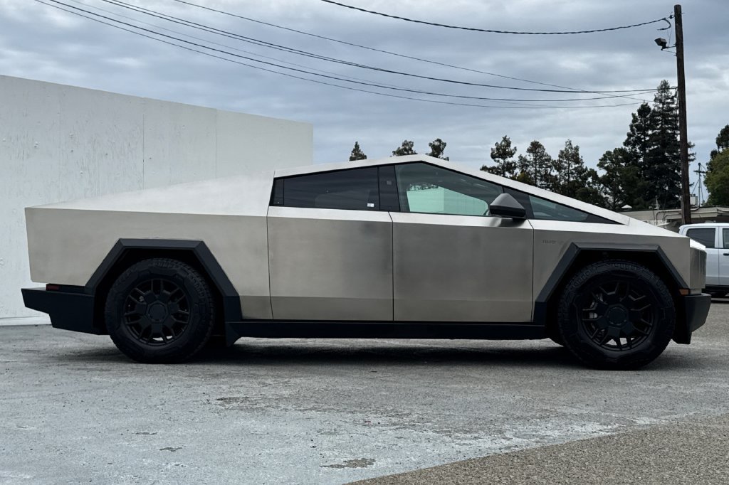 Used 2024 Tesla Cybertruck AWD Crew Cab image 2