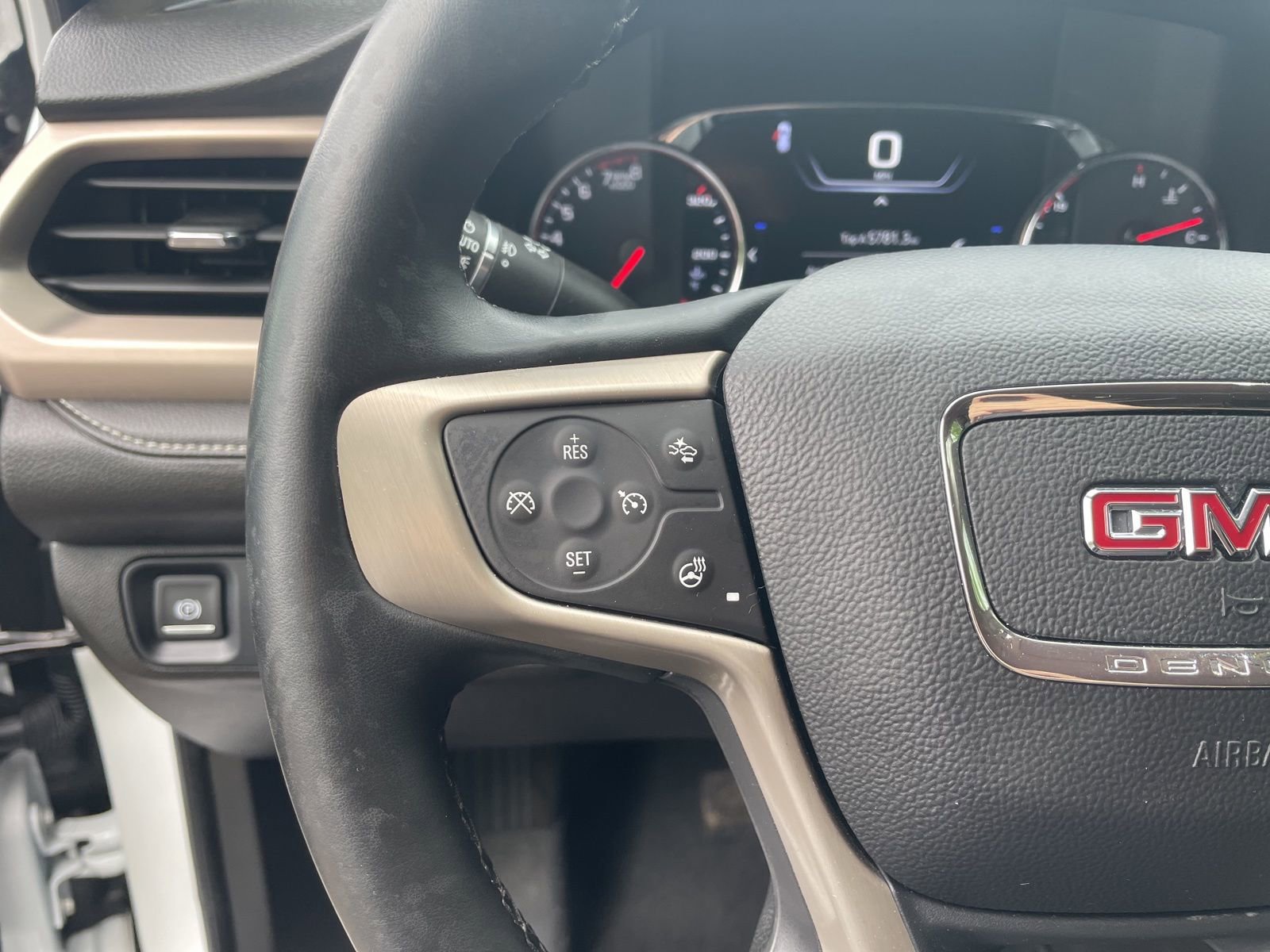 Used 2023 GMC Acadia Denali w/ Denali Ultimate Package image 15