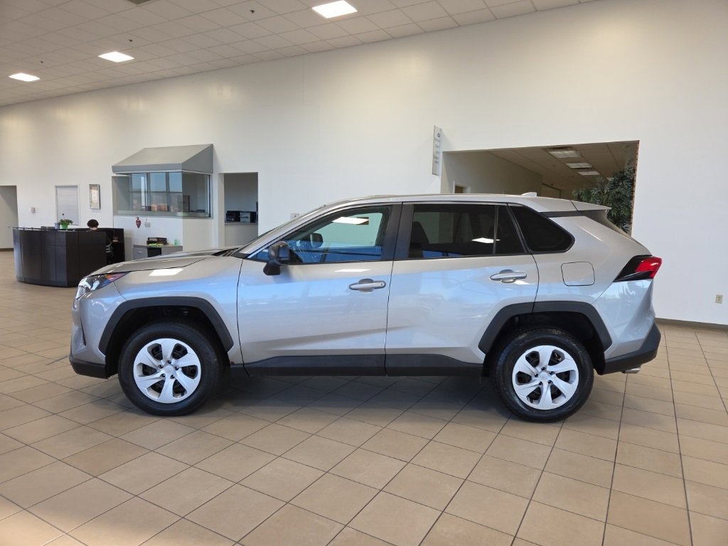 Used 2022 Toyota RAV4 LE image 2