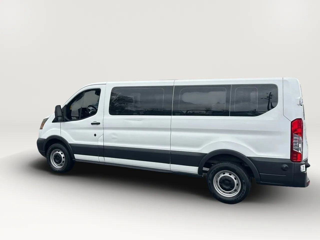 Used 2017 Ford Transit 350 XL image 7