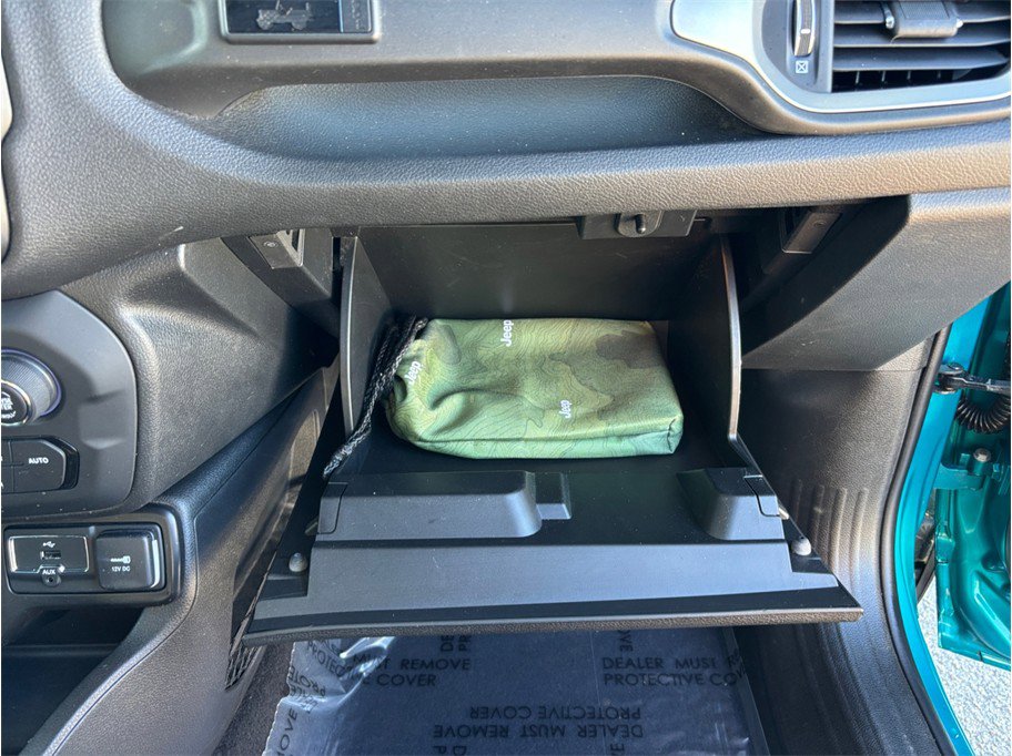 Used 2021 Jeep Renegade Latitude FWD image 41