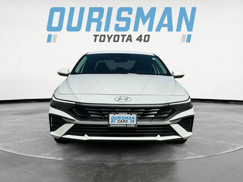 Used 2026 Hyundai Elantra SE FWD image 2