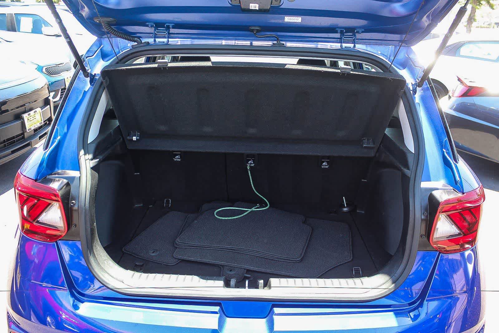 Certified 2024 Hyundai Venue SE FWD image 35