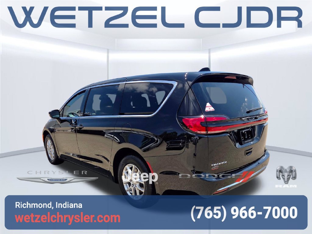 New 2027 Chrysler Pacifica Select FWD image 5