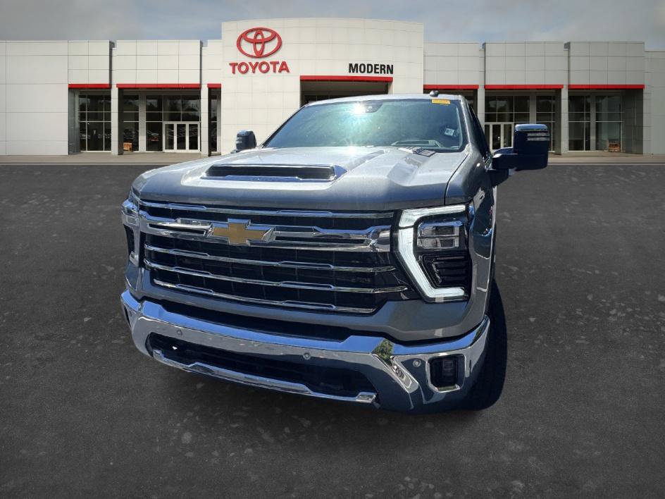 Used 2025 Chevrolet Silverado 2500 LTZ w/ LTZ Premium Package