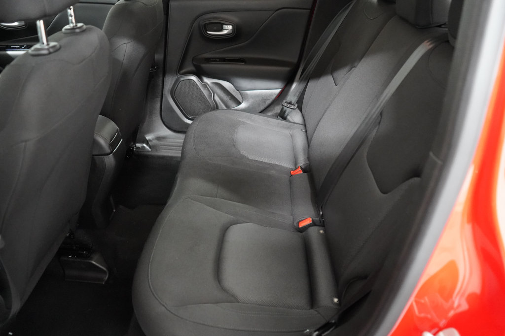 Certified 2023 Jeep Renegade Latitude AWD/4WD image 19