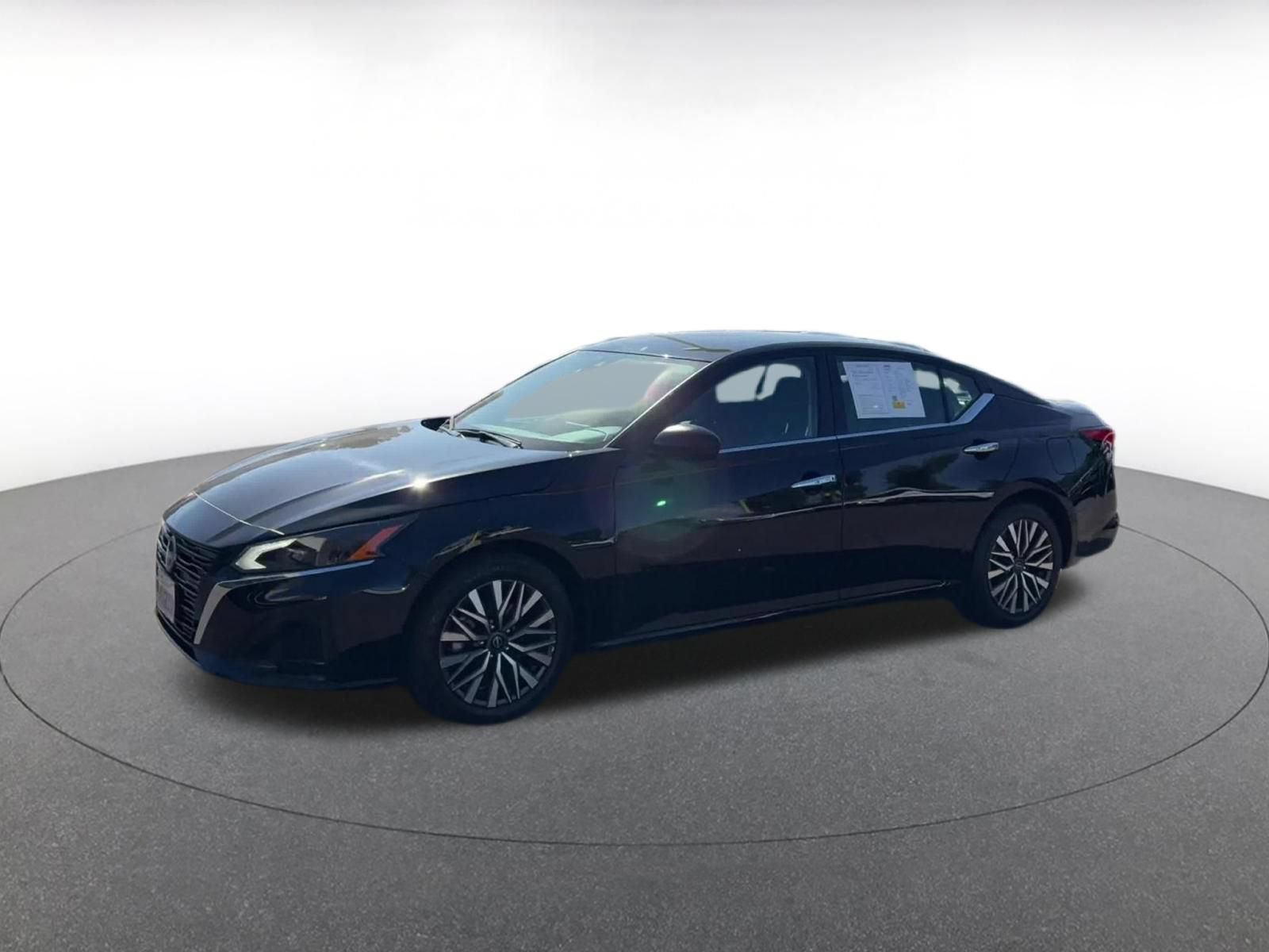 Used 2025 Nissan Altima 2.5 SV FWD image 8