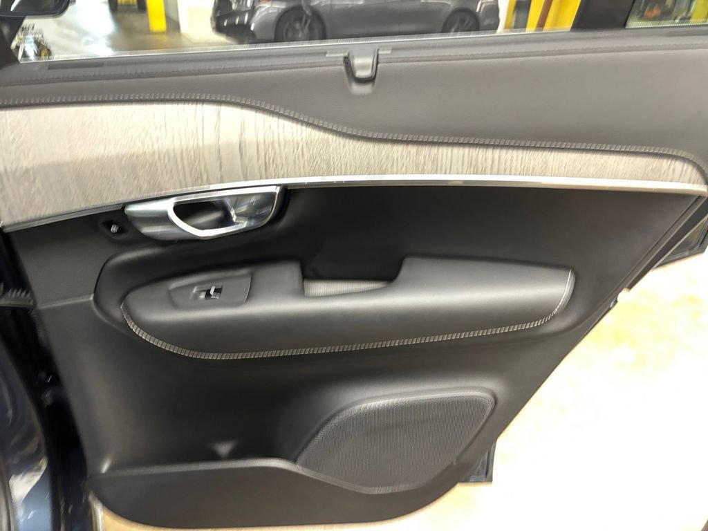 Certified 2025 Volvo XC90 B6 Ultra w/ Protection Package Premier AWD/4WD image 19