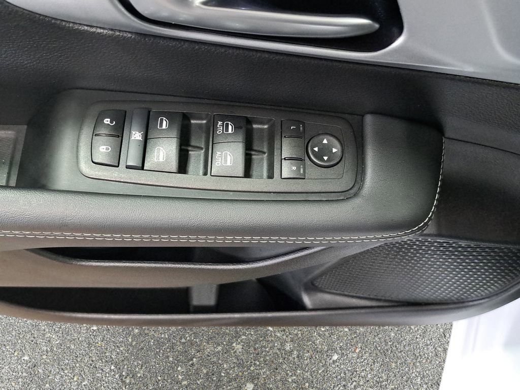 Certified 2024 Chrysler Pacifica Touring image 30