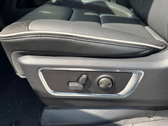 New 2026 RAM 1500 Laramie w/ Night Edition AWD/4WD image 17