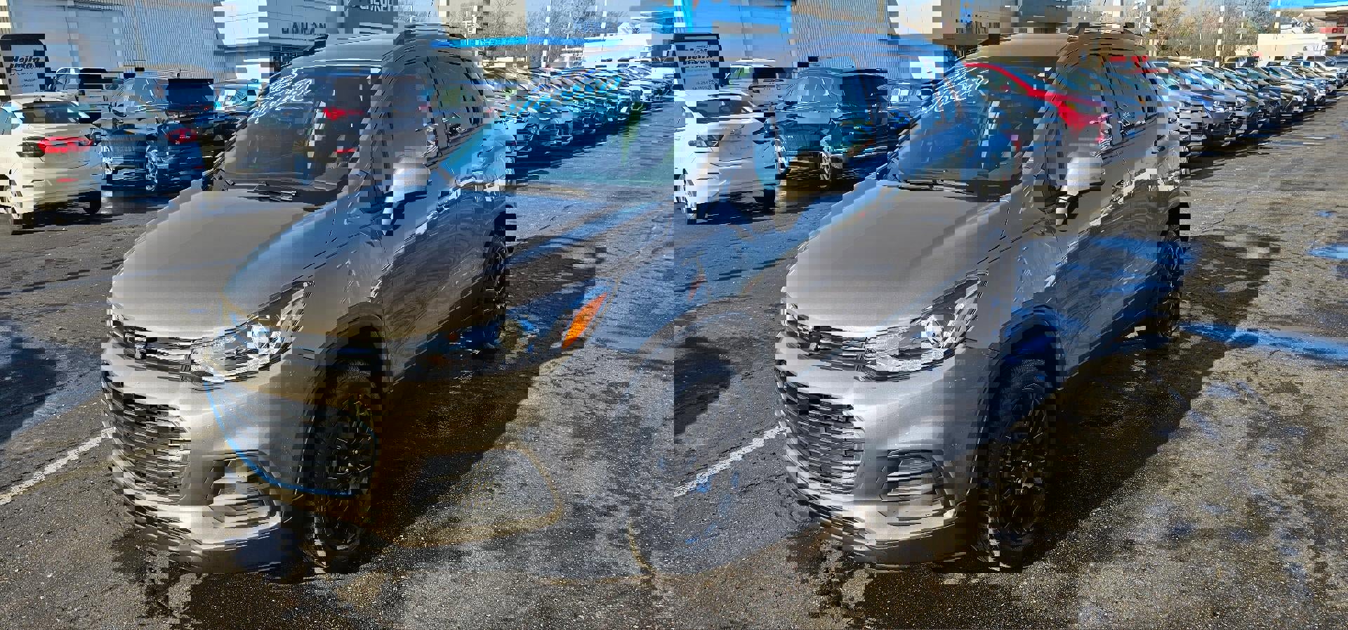 Used 2022 Chevrolet Trax LT w/ Sport Edition image 3