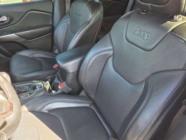 Used 2021 Jeep Cherokee Latitude Lux w/ Sun & Sound Group AWD/4WD image 2