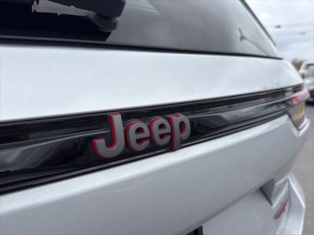 Used 2022 Jeep Grand Cherokee Trailhawk AWD/4WD image 10