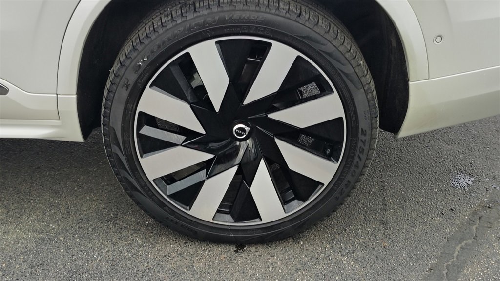 Certified 2024 Volvo XC90 T8 Plus w/ Protection Package Premier image 31