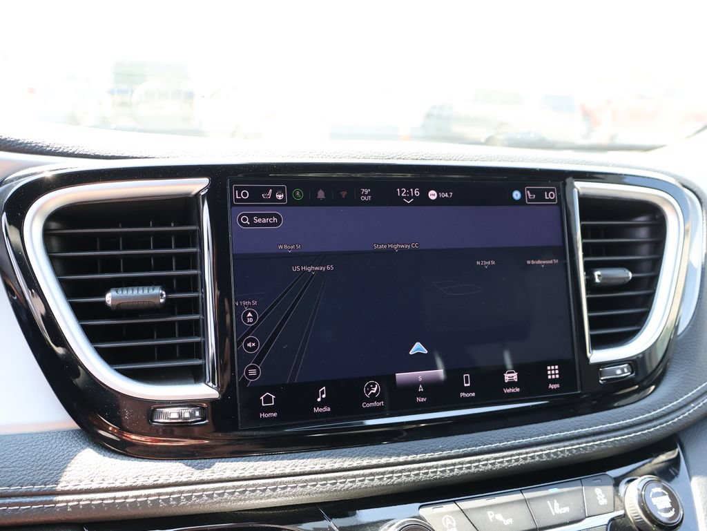 Used 2025 Chrysler Pacifica Limited FWD image 33