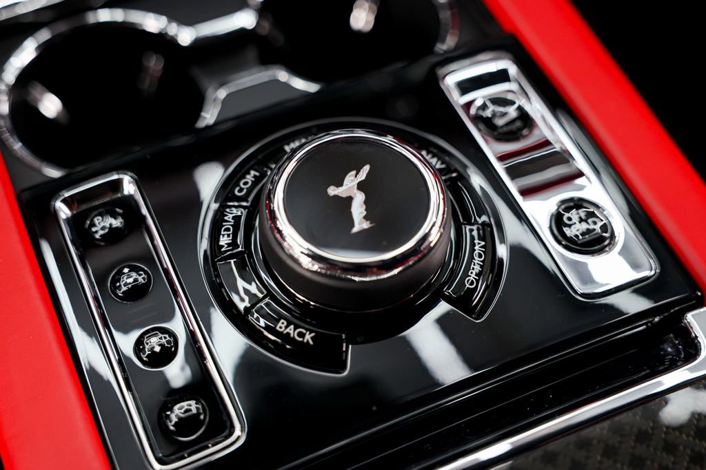 Used 2022 Rolls-Royce Cullinan Black Badge w/ Dark Exterior Package image 23