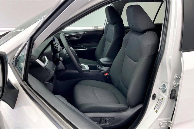 Used 2024 Toyota RAV4 XLE AWD/4WD image 18