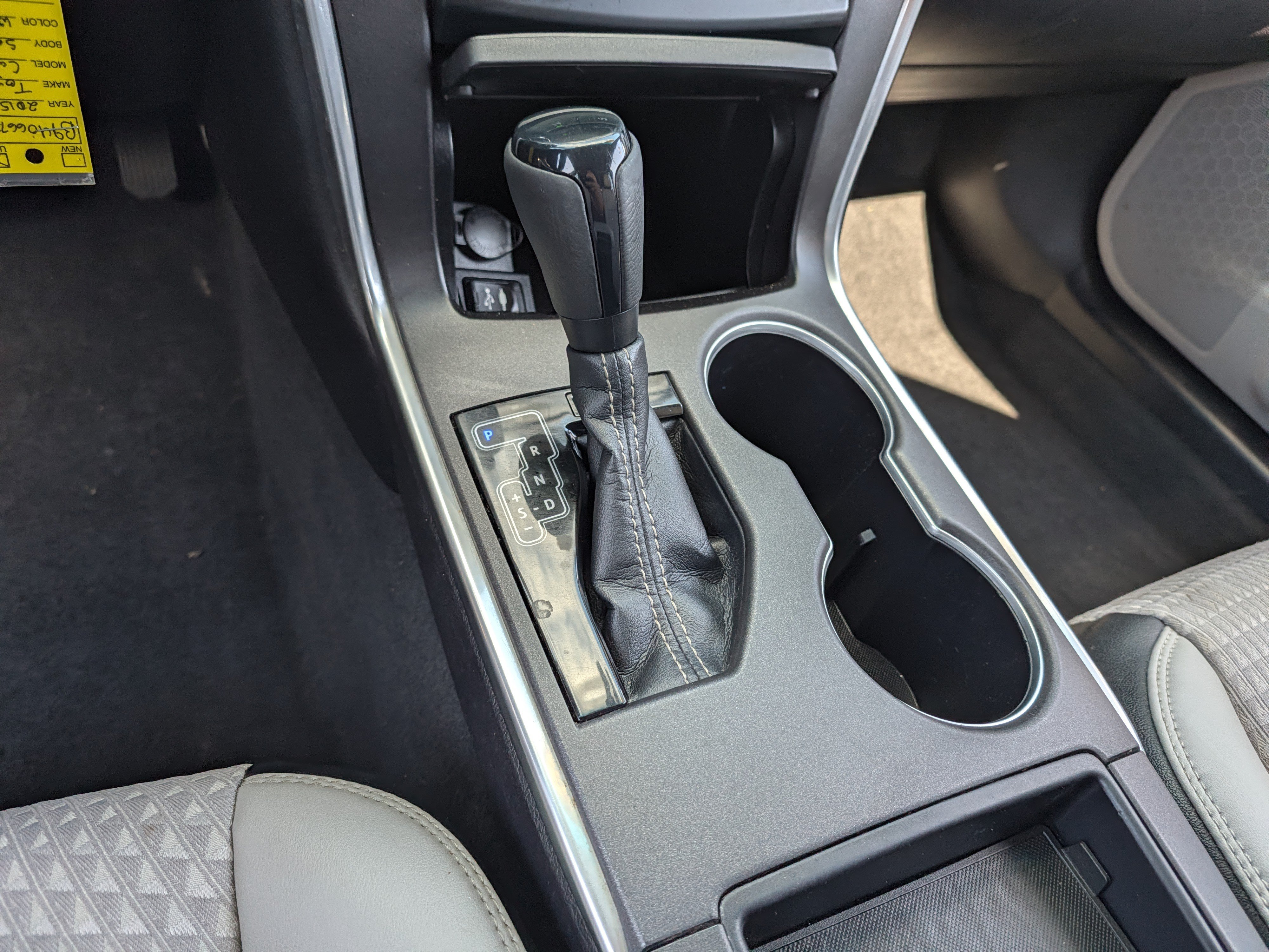 Used 2015 Toyota Camry SE w/ Moonroof Package FWD image 30