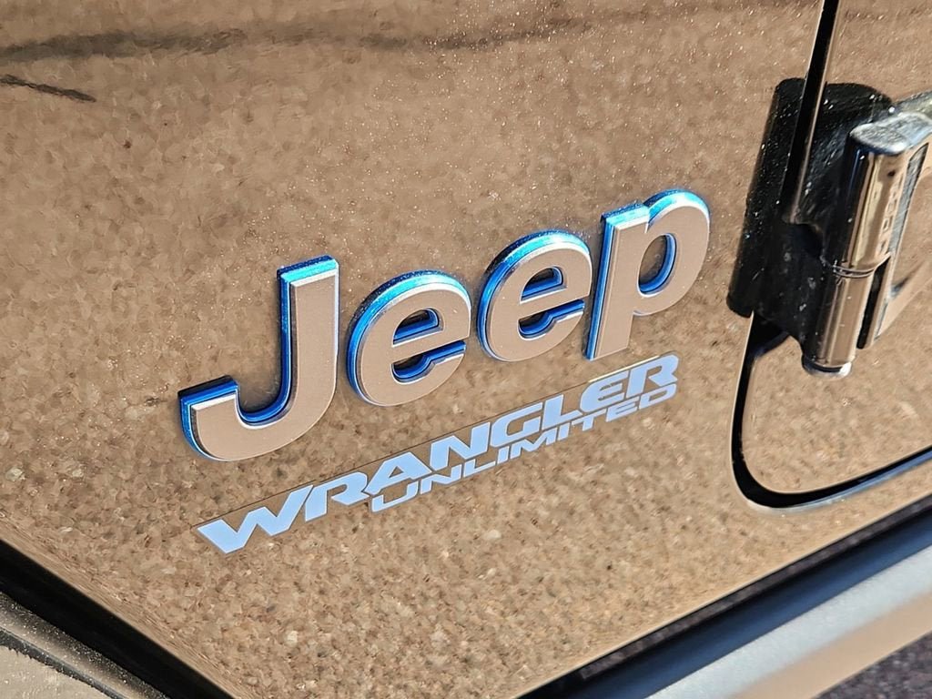 Used 2022 Jeep Wrangler Unlimited Rubicon 4xe w/ Cold Weather Group AWD/4WD image 16