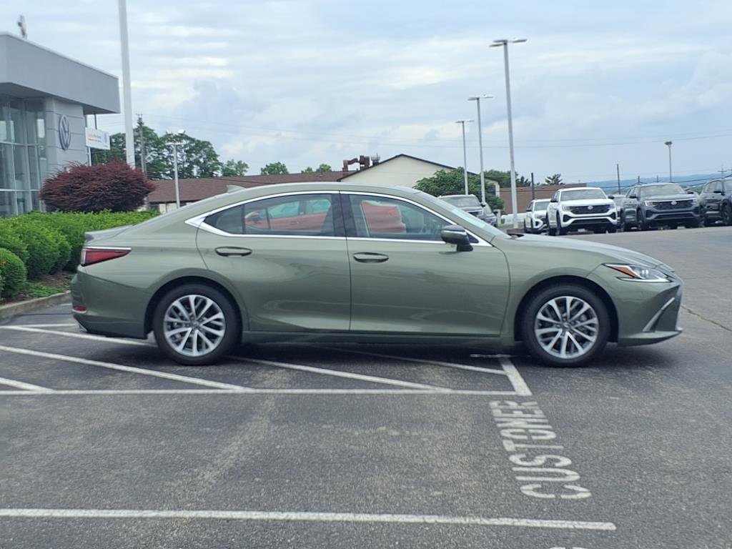 Used 2023 Lexus ES 350 w/ Accessory Package (Z2) image 8