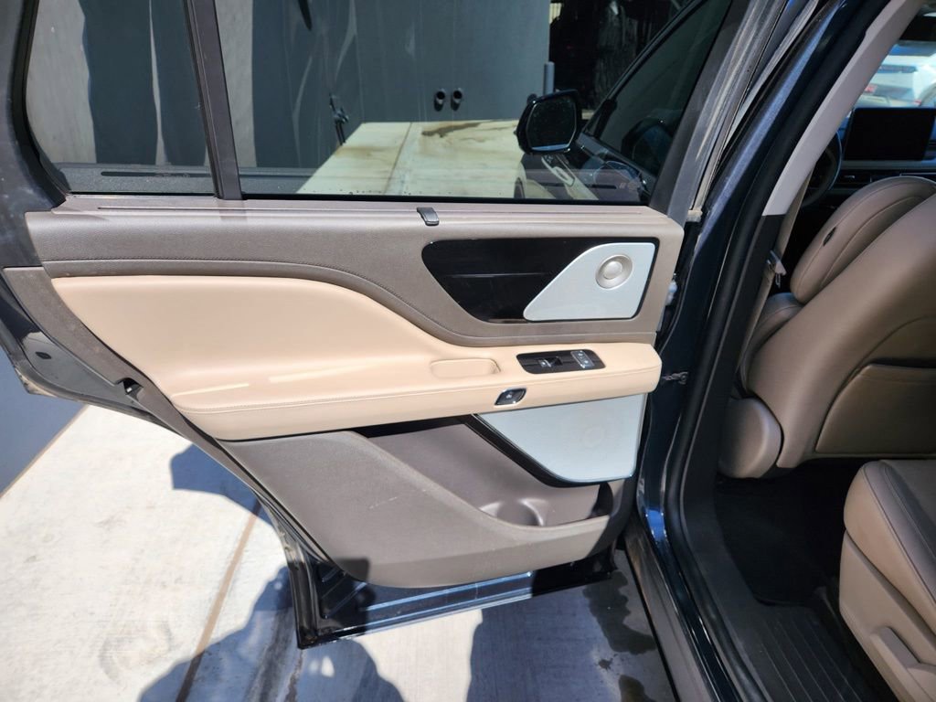 Used 2022 Lincoln Aviator Reserve w/ Equipment Group 201A image 14