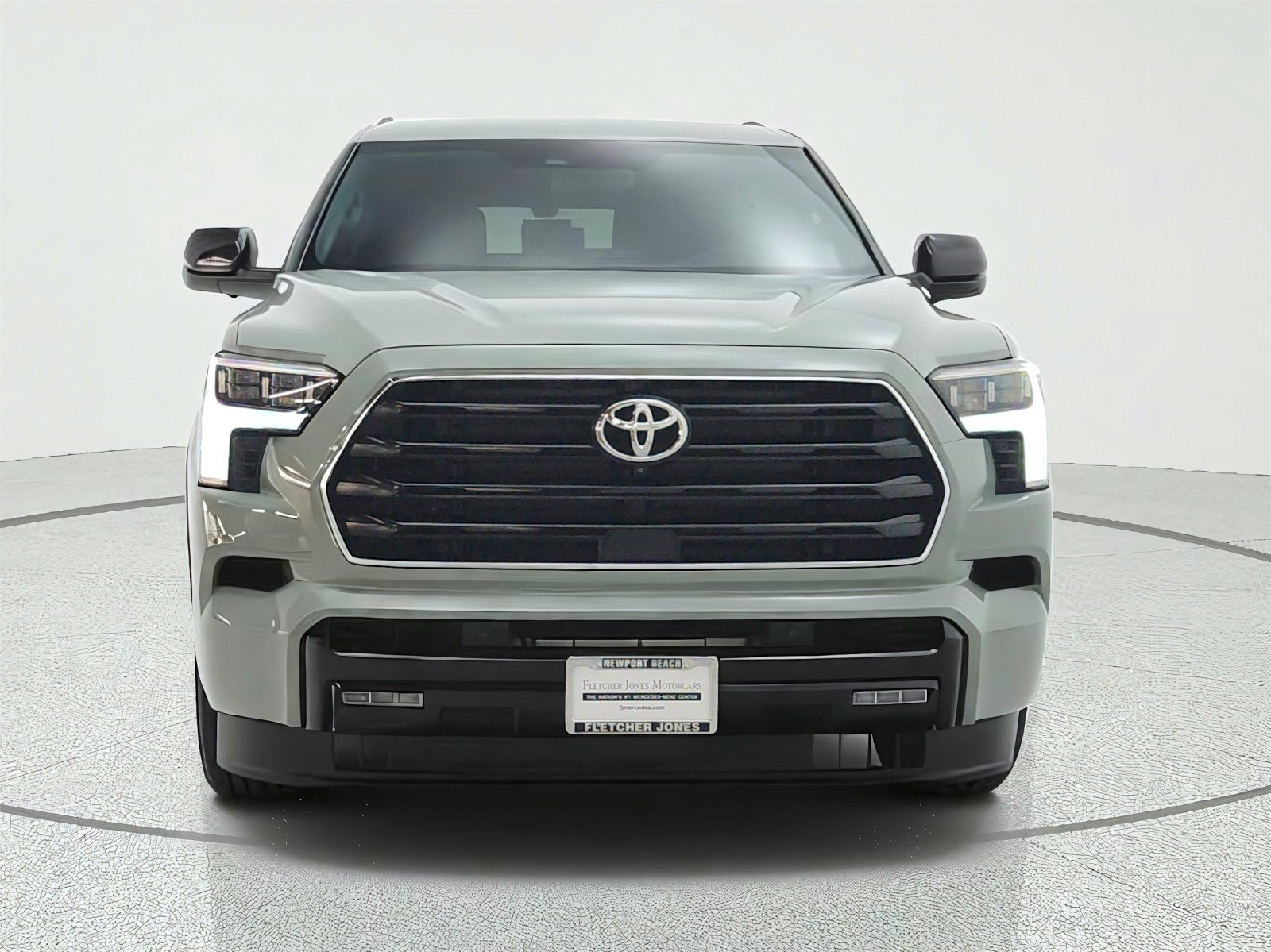 Used 2025 Toyota Sequoia Limited w/ Tow Technology Package AWD/4WD image 2