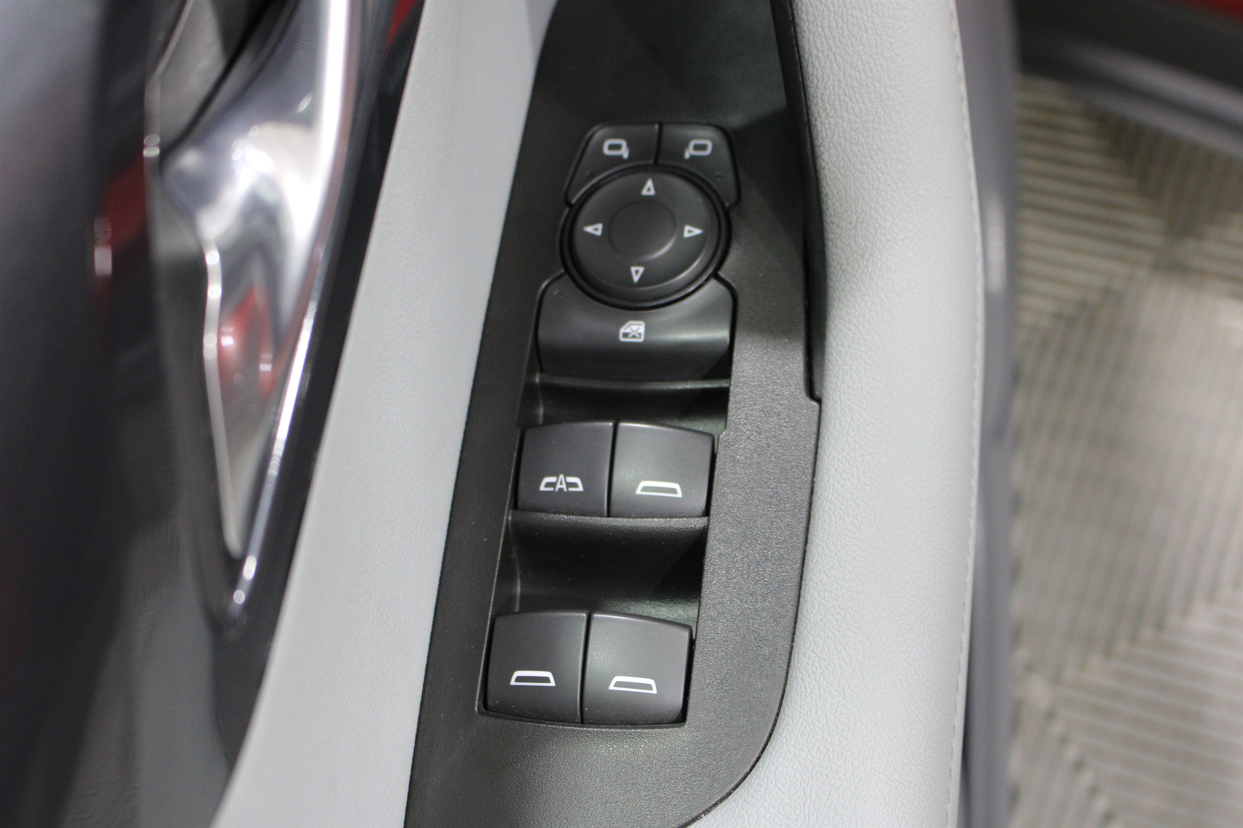 Used 2019 Chevrolet Blazer LT w/ Sun and Wheels Package FWD image 7