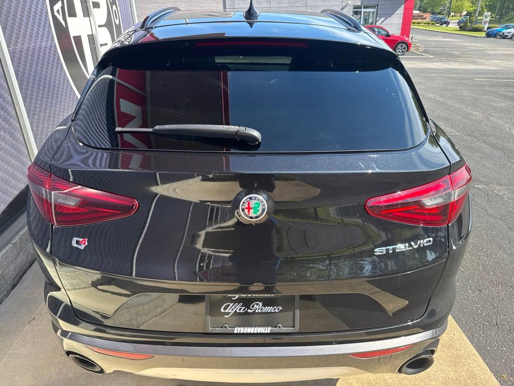 Used 2023 Alfa Romeo Stelvio Ti AWD/4WD image 11