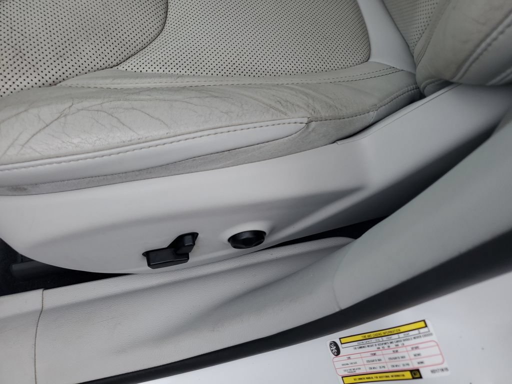 Certified 2019 Jeep Cherokee Limited w/ Luxury Group FWD image 17