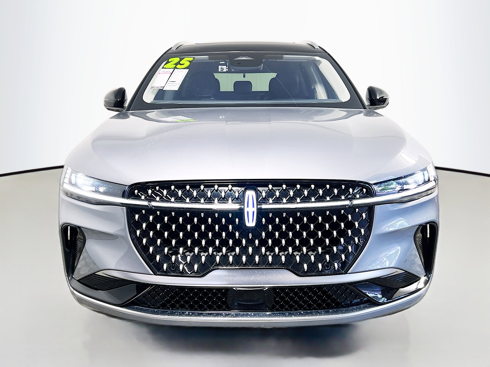 Used 2025 Lincoln Nautilus Reserve AWD/4WD image 11