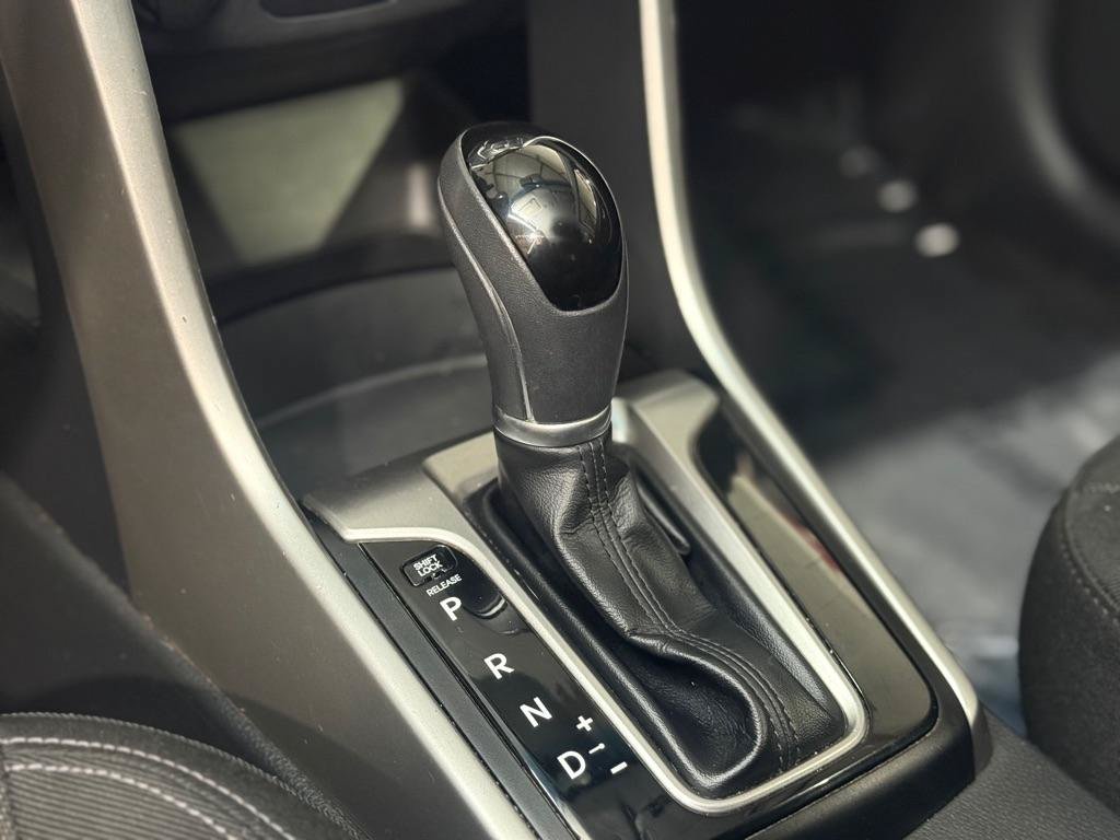 Used 2017 Hyundai Elantra GT FWD image 19