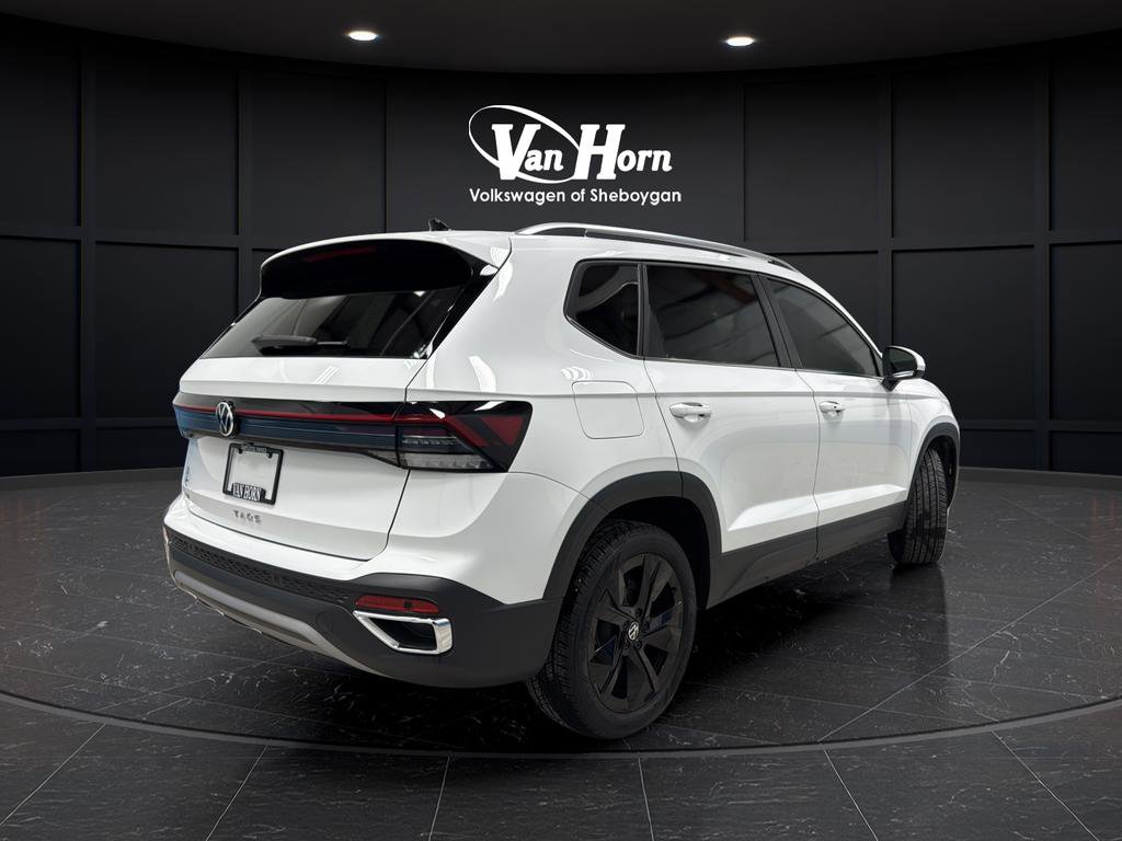 Used 2025 Volkswagen Taos SE w/ Panoramic Sunroof Package image 3