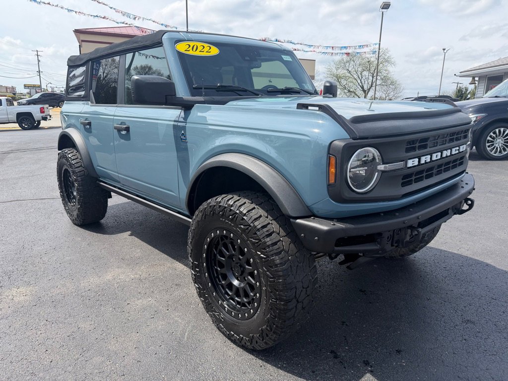 Used 2022 Ford Bronco Black Diamond image 3