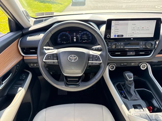 Used 2024 Toyota Grand Highlander AWD image 19