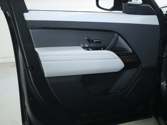 Certified 2023 Land Rover Range Rover Sport SE image 32