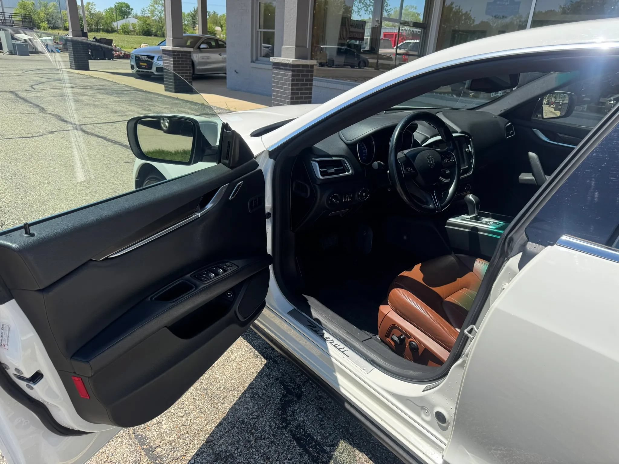 Used 2015 Maserati Ghibli RWD image 9