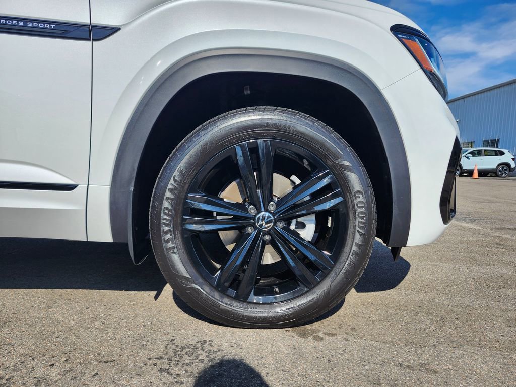 Certified 2023 Volkswagen Atlas Cross Sport SEL R-Line AWD/4WD image 18