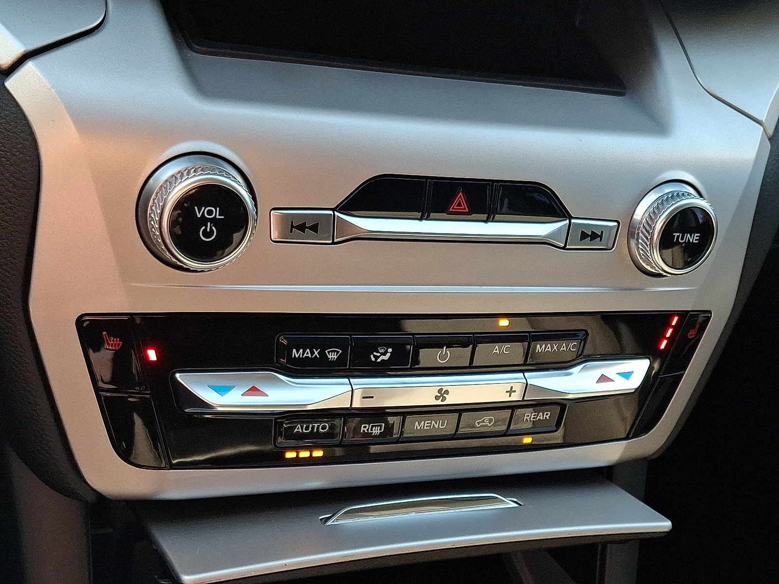 Used 2022 Ford Explorer XLT image 17