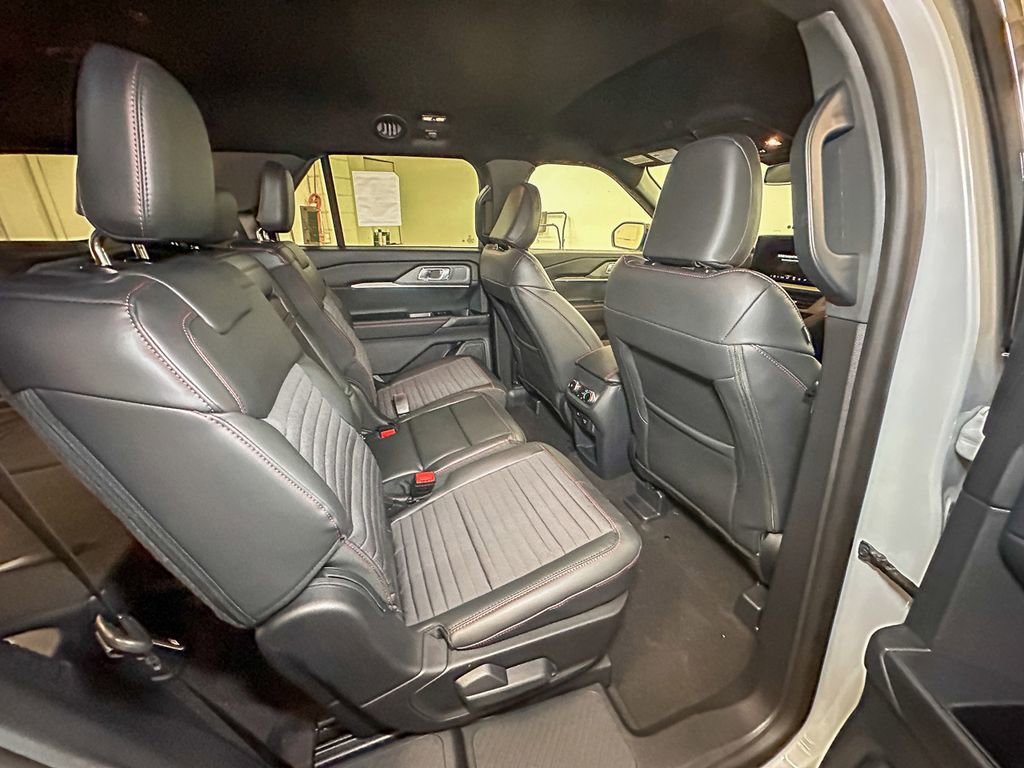 New 2026 Ford Explorer ST-Line w/ ST-Line Street Pack AWD/4WD image 4