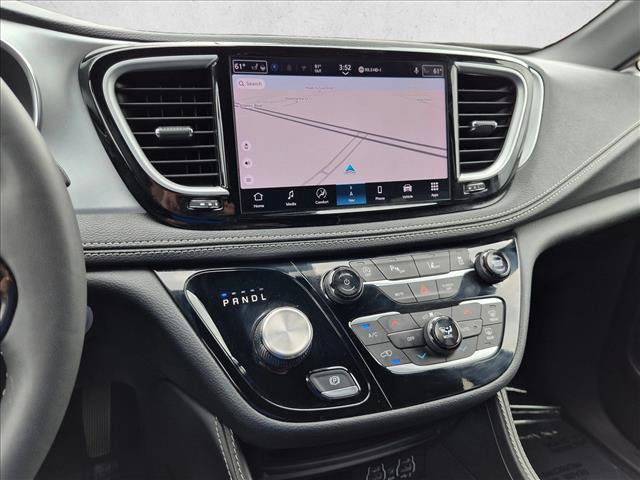 Used 2025 Chrysler Pacifica Limited FWD image 14