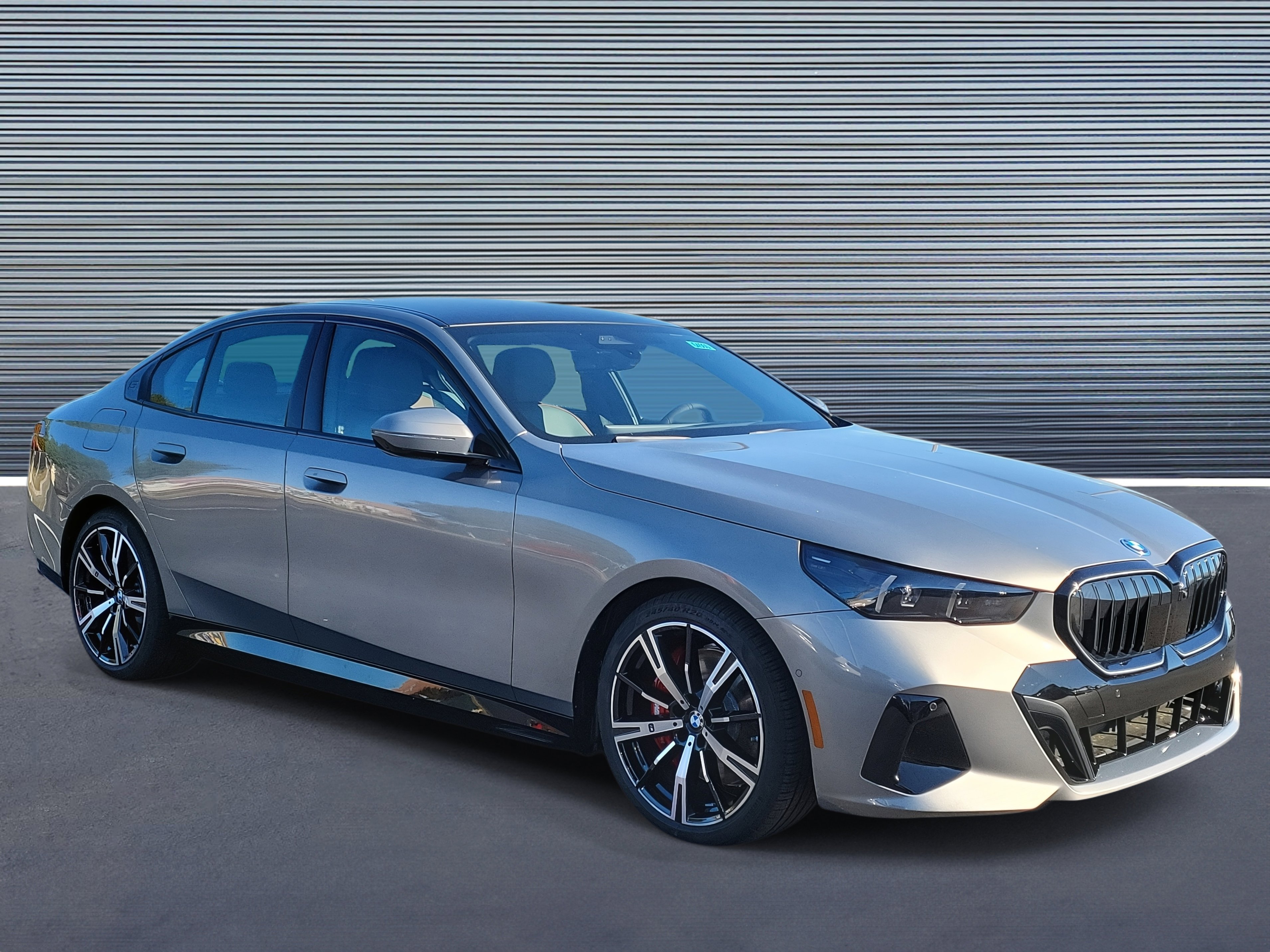 New 2026 BMW 550e xDrive w/ Executive Package image 2
