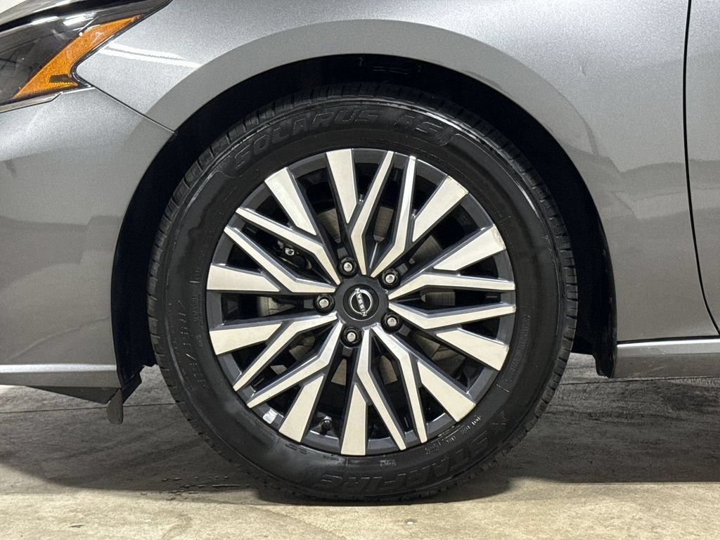 Used 2024 Nissan Altima 2.5 SV FWD image 26