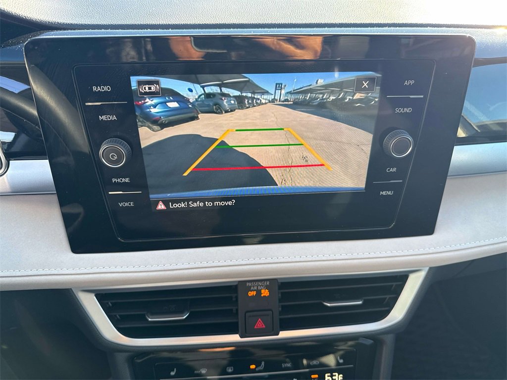 Used 2025 Volkswagen Taos SE image 21