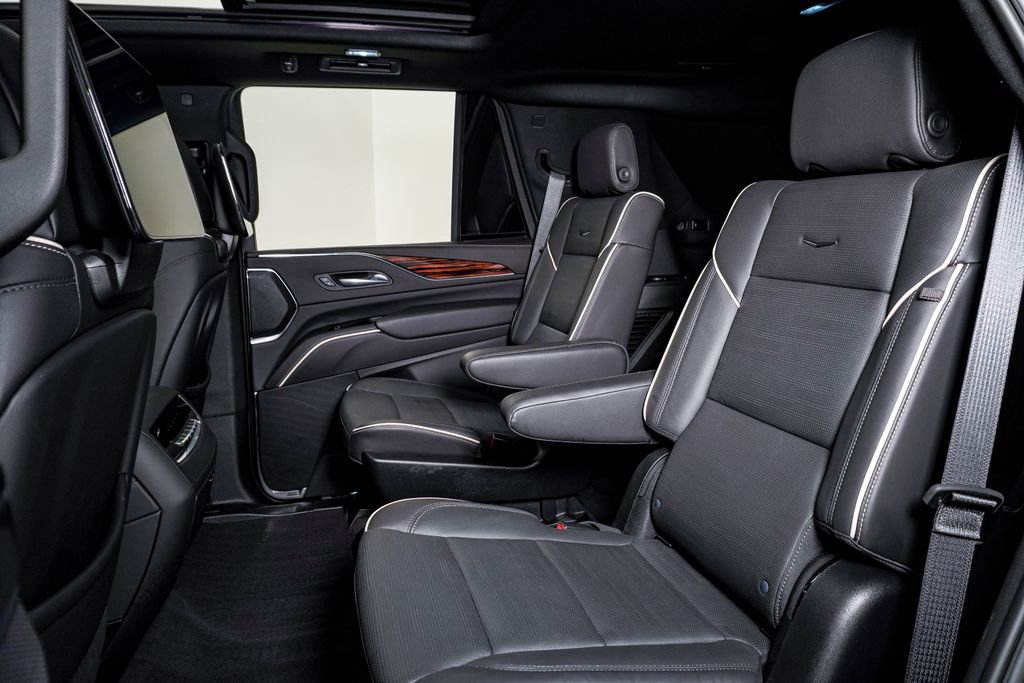 Used 2024 Cadillac Escalade Premium Luxury w/ Performance Package AWD/4WD image 19