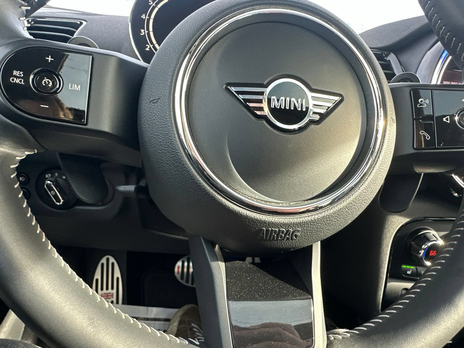 Used 2023 MINI Cooper Clubman S w/ Premium Package FWD image 60