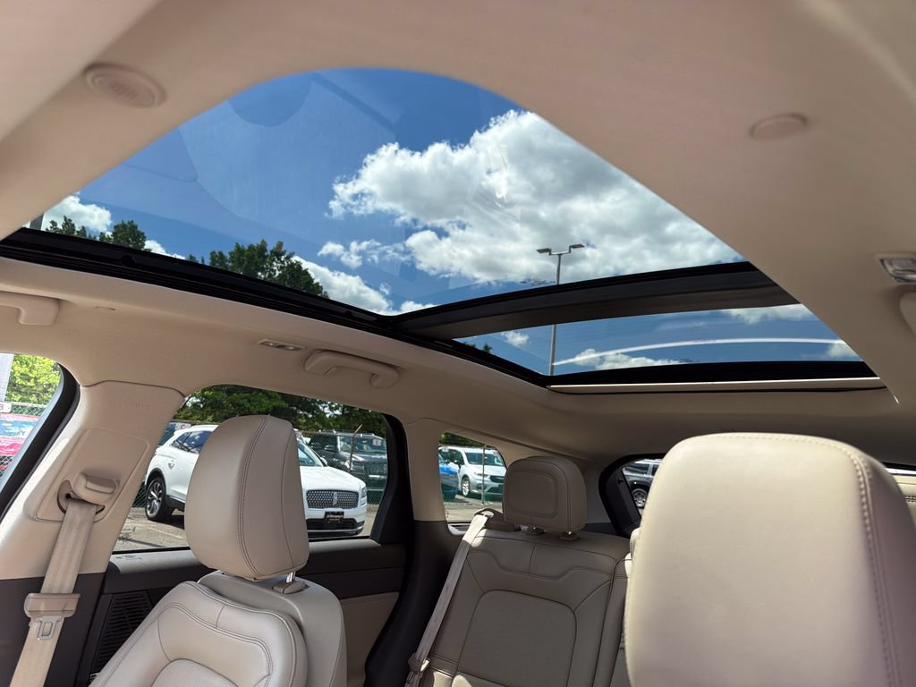 Certified 2022 Lincoln Corsair AWD w/ Premium Package image 24