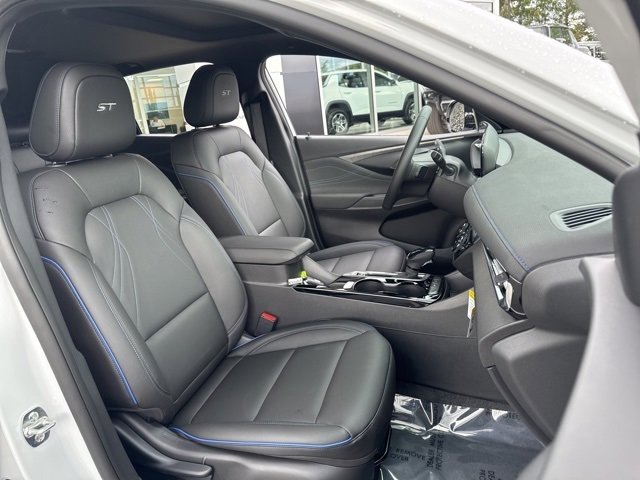 New 2025 Buick Envista Sport Touring image 25