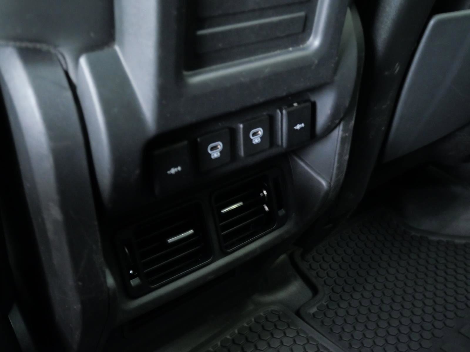 Used 2022 Land Rover Defender 110 X-Dynamic HSE AWD/4WD image 32