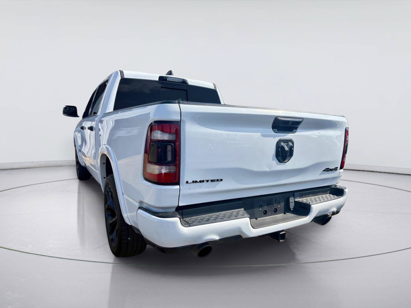 Used 2023 RAM 1500 Limited AWD/4WD image 3