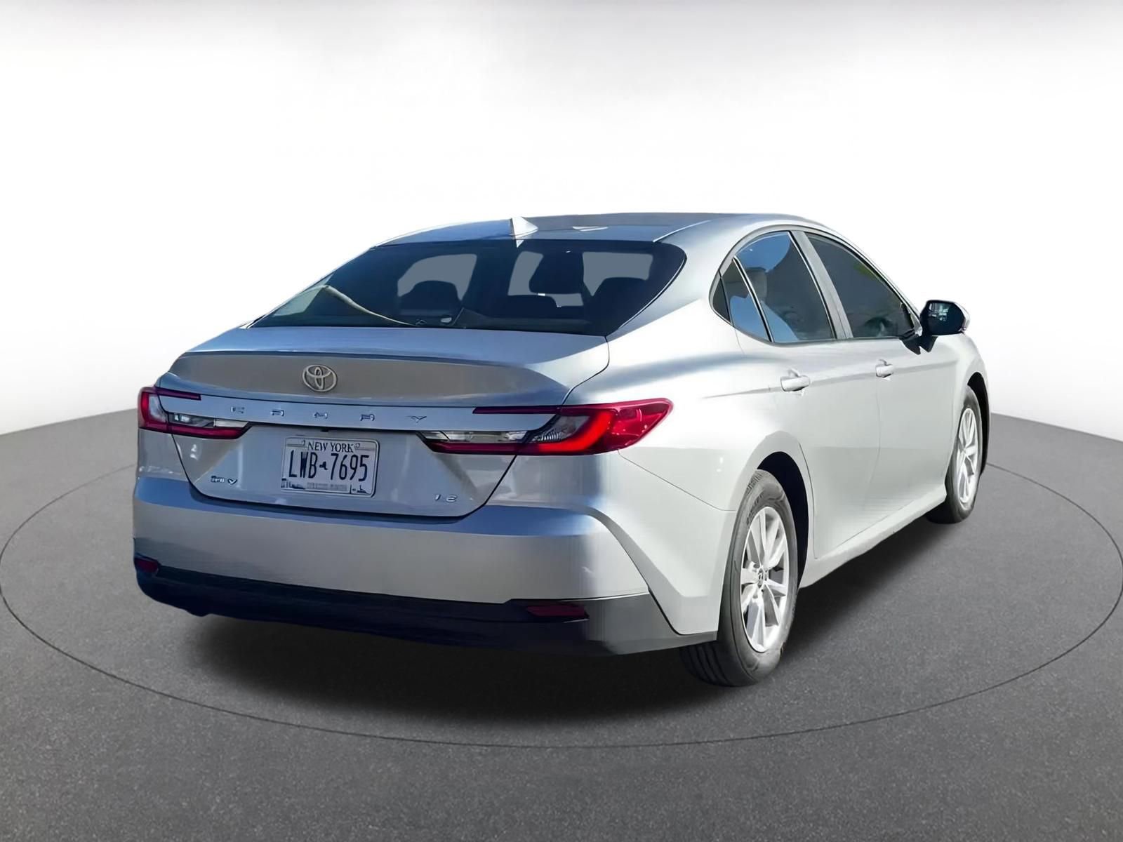 Used 2025 Toyota Camry LE image 14